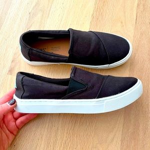 Tom’s Alpargata slip-ons size 7